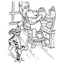 Winnie the Pooh (Cartoon Characters) coloring page #28694 to print and color
